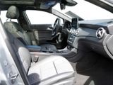 MERCEDES-BENZ GLA 180  KAMERA PANO SPUR PDC SHD SHZ