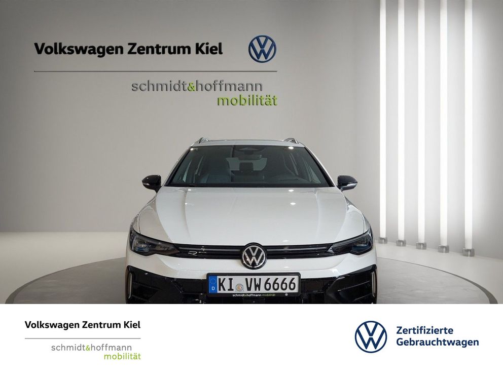 VW Golf VIII Variant R 4Motion 2.0 TSI PANO+NAVI