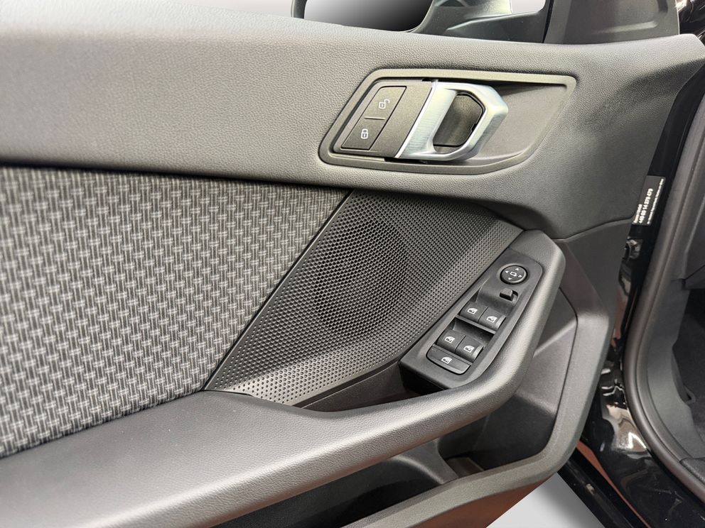 BMW 118 i-Automatik+Advantage+LM+PDC+SZH+LED