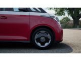 VW ID. Buzz Pro langer Radstand Motor: 210 kW (286 PS) 86 kWh Getriebe: 1-Gang-Automatikgetriebe Radstand: 3239 mm LR