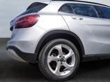 MERCEDES-BENZ GLA 180  KAMERA PANO SPUR PDC SHD SHZ