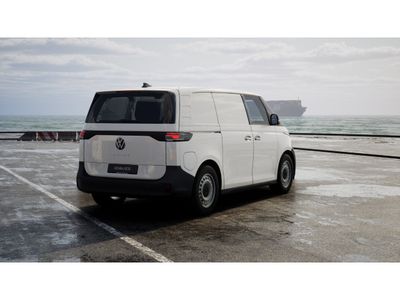 VW ID. Buzz Cargo Pure Motor: 140 kW (190 PS) 58 kWh Getriebe: 1-Gang-Automatikgetriebe Radstand: 2989 mm