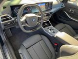 BMW 318 i Touring PDCv+h Rückfahrkam. Navi LED Sportsitze